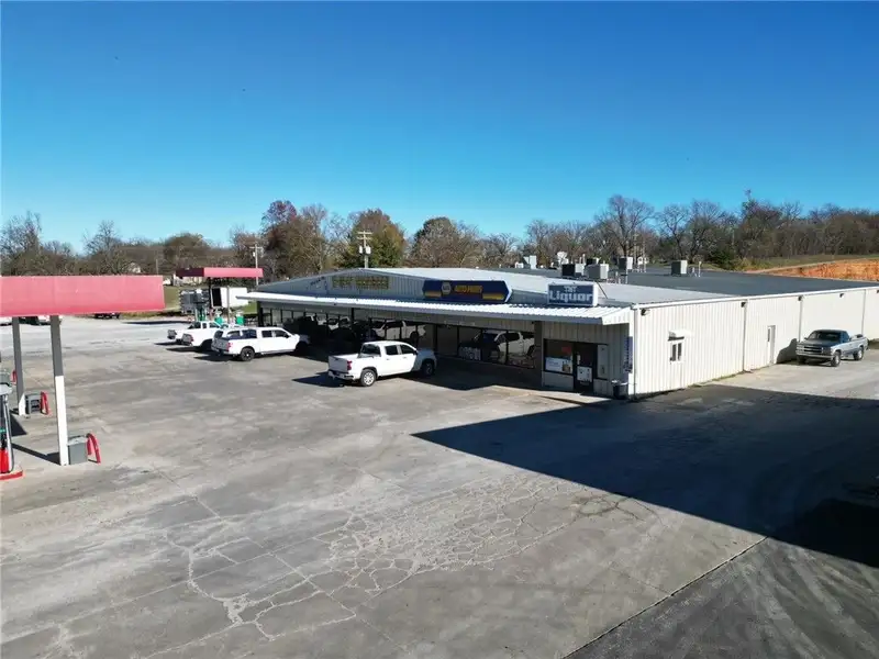 Established Truck Stop and Convenience Store with Restaurant in High-traffic Location