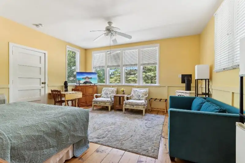 Turnkey B&b and Event Center in Wisconsin Dells with 17 Guest Suites