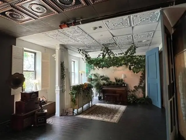 Spacious 1,800 Sq Ft Commercial Studio in Floral Park Village with Utilities Included