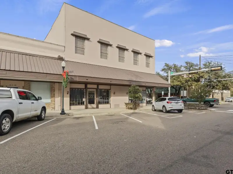 Historic Downtown Mt. Pleasant Multi-use Building with 9000 Sqft and Three Storefronts