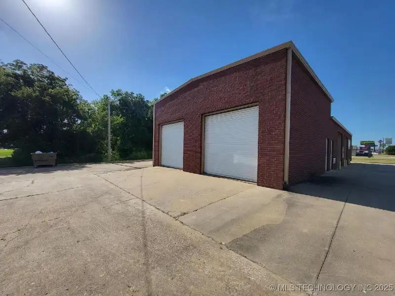 High-visibility Commercial Building on Hwy 69 Frontage in Muskogee