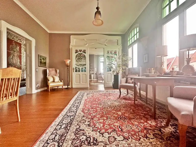 Spacious 249 M² Commercial-residential Unit in Historic Mühlhausen Villa