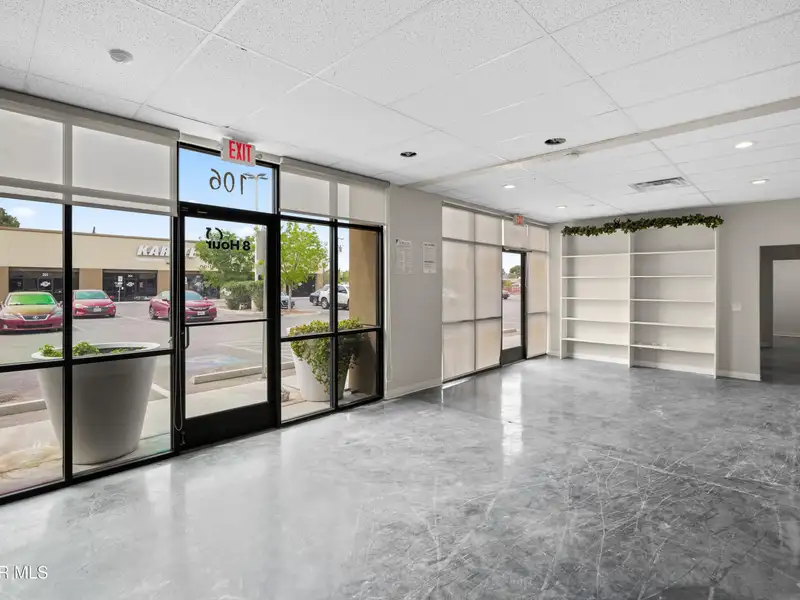 2,750 Sq Ft Office Space for Rent in Established Shopping Center Near Montwood and Yarbrough