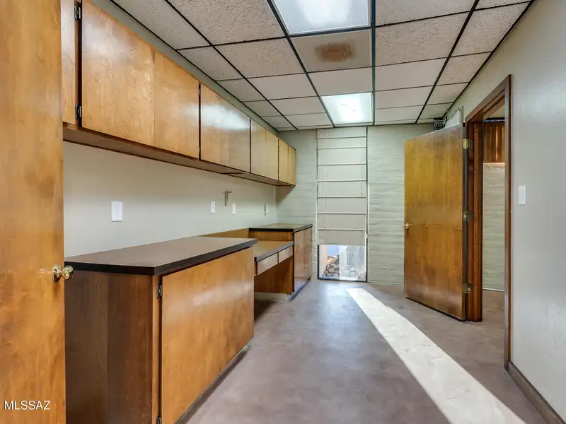 2,975 Sqft Office Space for Sale in Prime Broadway and Wilmot Location with Parking Lot