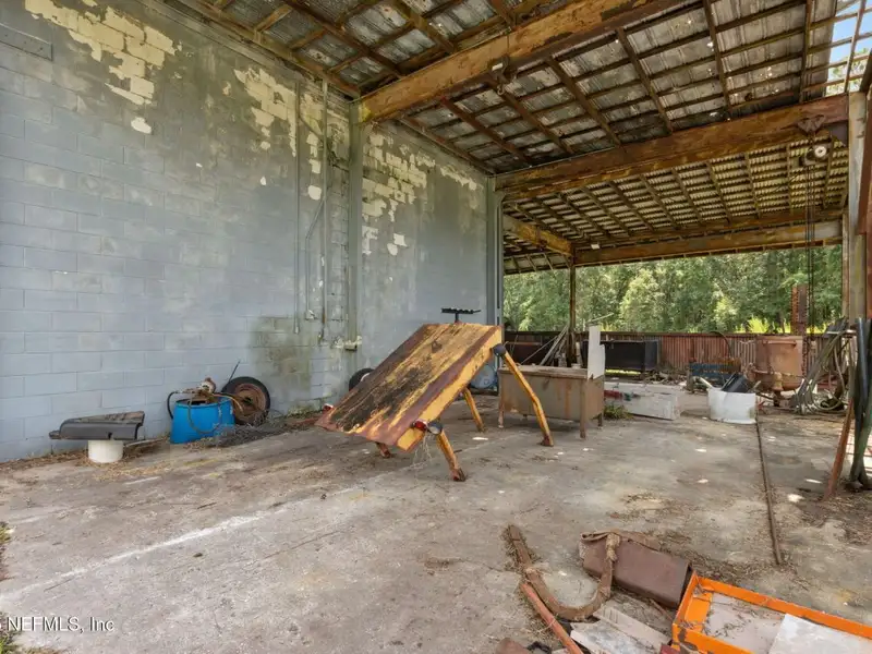 5.04-acre Mixed-use Parcel with Home and Shop in Nassau County