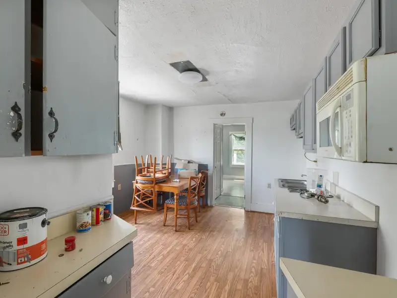 Mixed-use Property in Elkton: Antique Store with 3-bedroom Apartment and Ample Parking