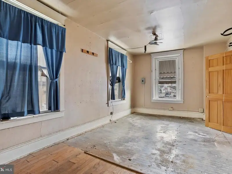 Standalone Commercial Building with Apartment on Macdade Boulevard