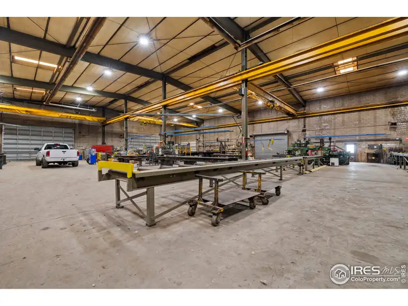 Industrial Building with Cranes on 6 Acres - 17,332 Sq Ft in Steel Fabrication Area