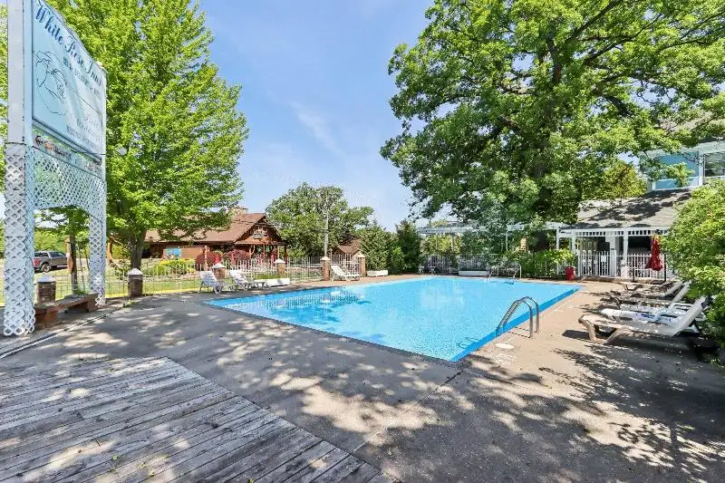 Historic Inn with Guest Suites and Motel Units in Wisconsin Dells