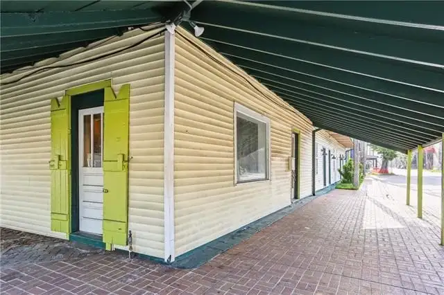 Uptown Commercial Space with Outdoor Patio and Parking - 1844 Sf White Box Ready