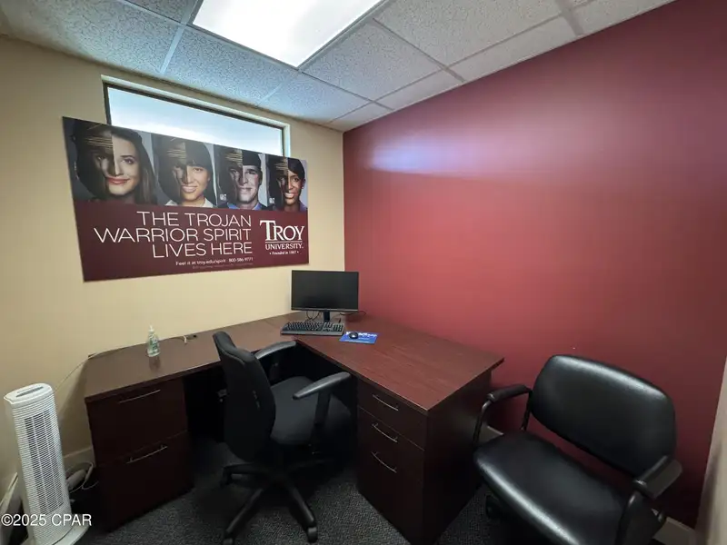 Commercial Office Building for Lease in Central Panama City, Ideal for Charter School or Medical Use