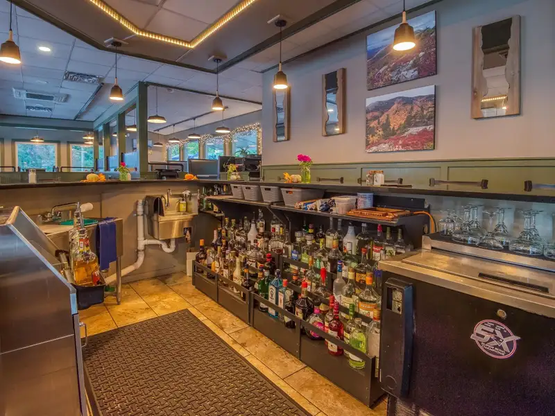 Newly Renovated Pizza and Italian Restaurant on Busy Highway with River Views