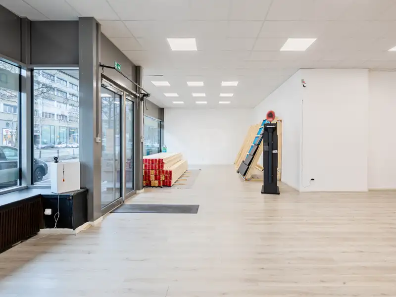 Versatile Commercial Retail Space for Sale in Prime Location with Excellent Accessibility