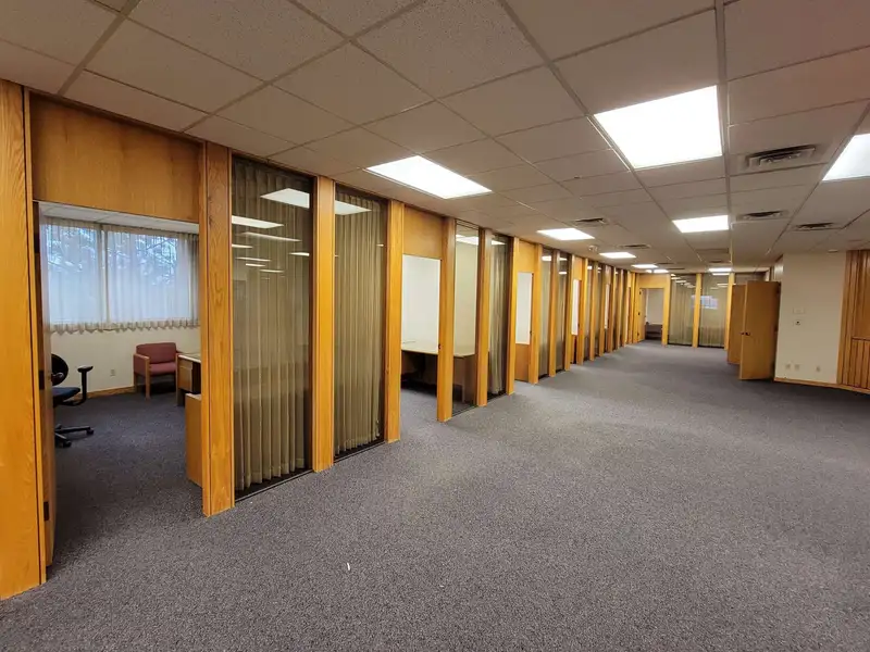 Large Office Building with Panoramic Views in Prime Downtown Location, 40,000 Sqft