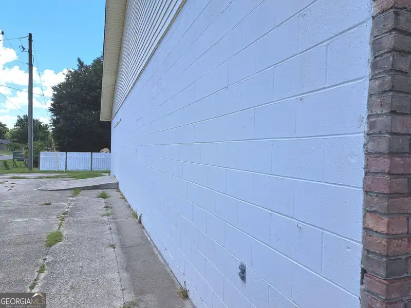 Commercial Income Property on Highway 40 in St. Marys, Ga - 3 Units, 4440 Sq Ft