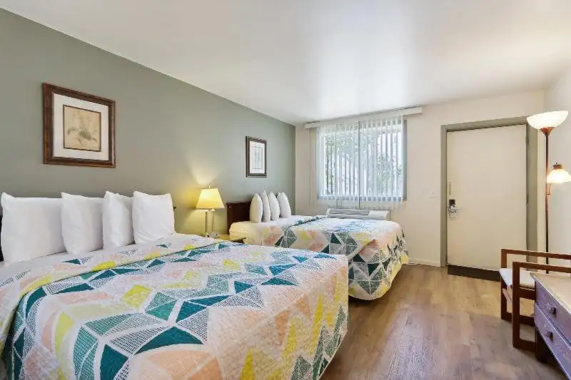 Historic Inn with Guest Suites and Motel Units in Wisconsin Dells