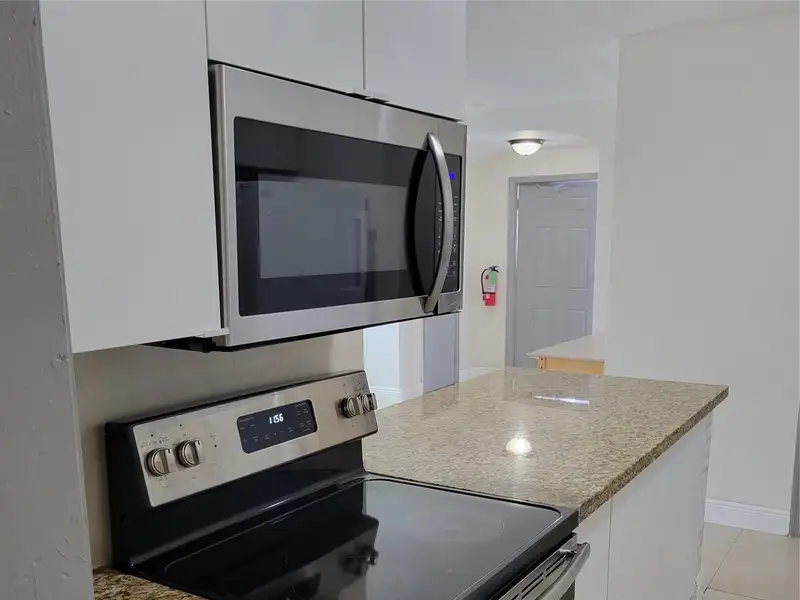 Turnkey Multifamily Investment: 8 Furnished Studios & 2/2 Apartment Near Las Olas