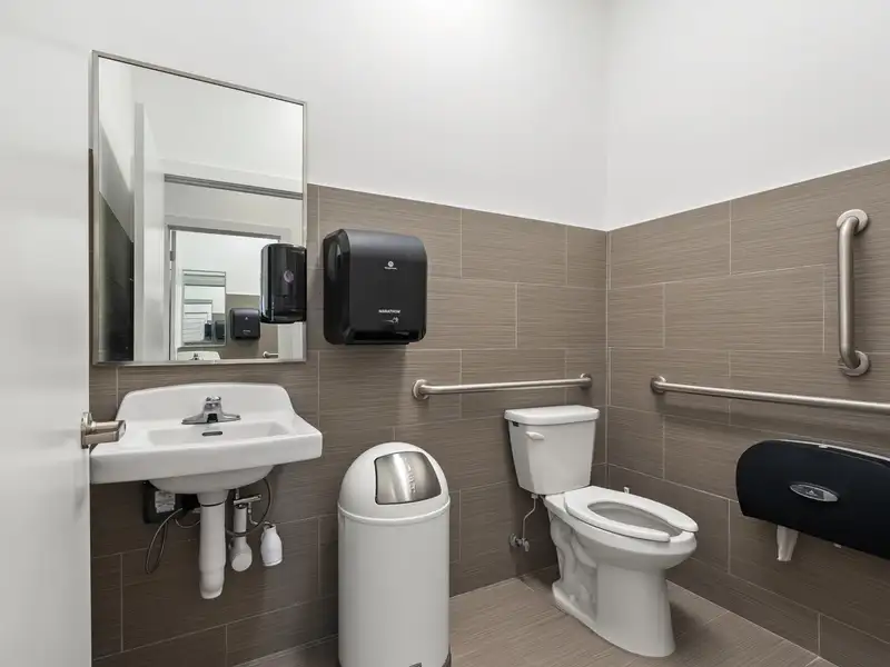 Modern Office Space for Lease in Lakeview District, Battle Creek with High Visibility