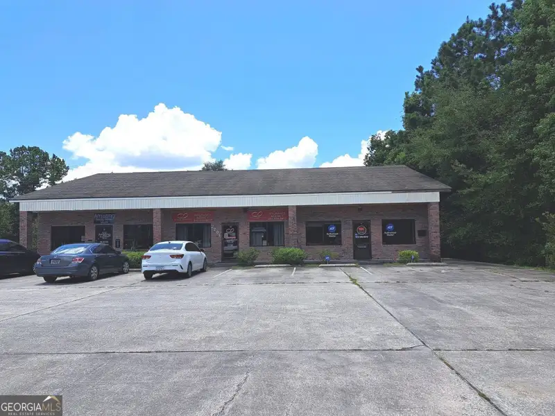 Commercial Income Property on Highway 40 in St. Marys, Ga - 3 Units, 4440 Sq Ft