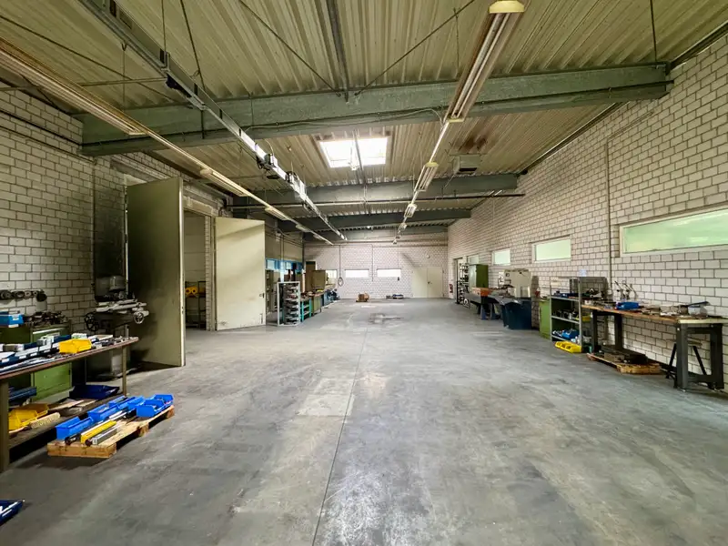 Versatile Commercial Property for Sale: 6,604 M² with Production Halls and Office Space