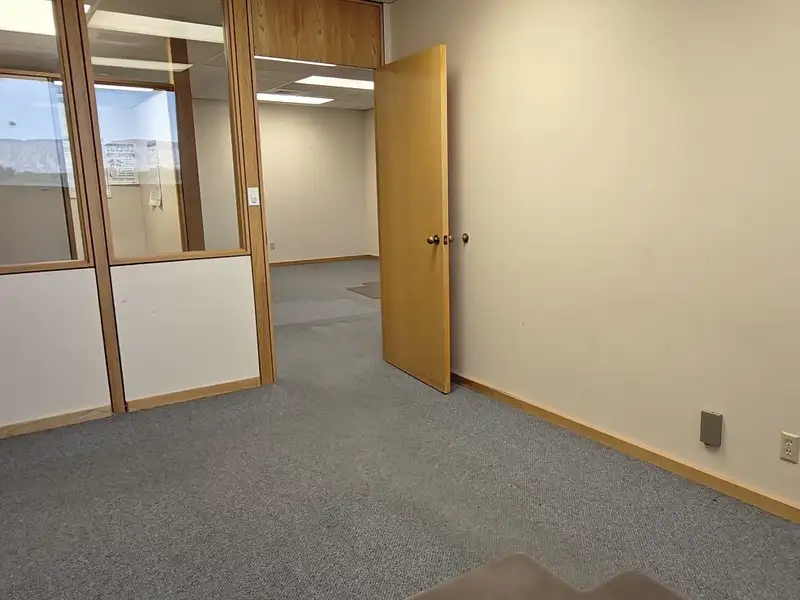 Large Office Building with Panoramic Views in Prime Downtown Location, 40,000 Sqft
