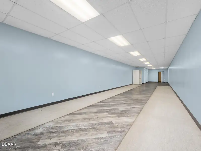 Flexible Commercial Lease: 19,000 Sq Ft Available in Prime Location