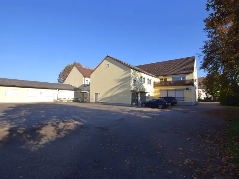 Restaurant and Guest Accommodation with Owner's Apartment in Modernized Facility