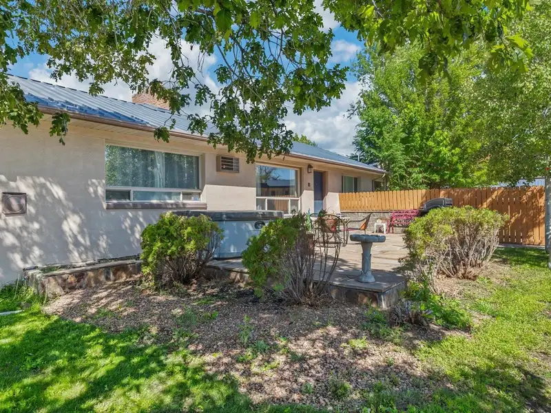 Investment Opportunity: Four Suite B&b in Montrose, Colorado with 7.2% Projected Cap Rate