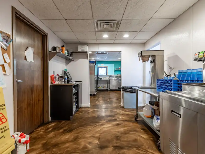 Renovated Commercial Building with Land for Sale in Central Location, Ideal for Restaurant