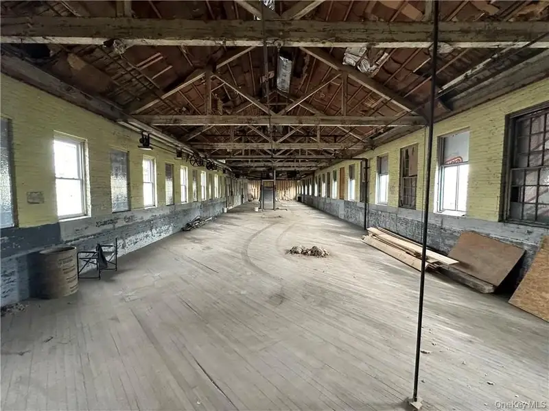 Commercial Space with Open Floor Plan in Busy Middletown Location