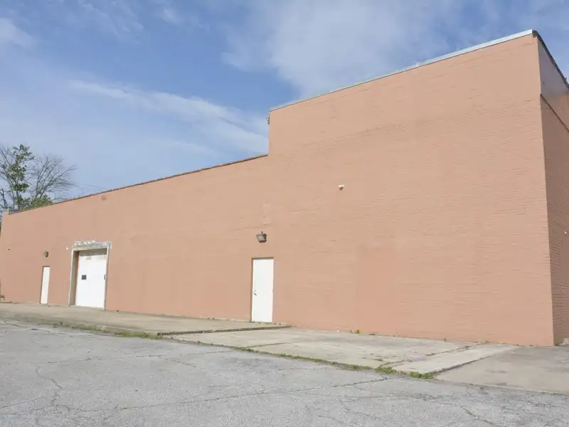 Flexible Commercial Space with Drive-in Door and Ada Accessibility in B-3 Zoning