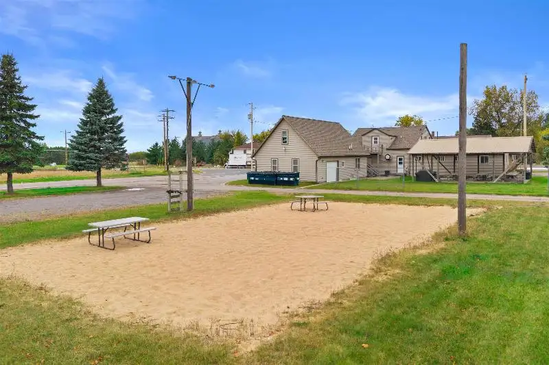 Established Bar and Restaurant with Living Quarters in Stevens Point Area
