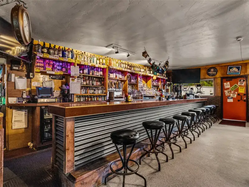 Historic Del's Bar & Grill: Profitable Lakeside Business in Somers, Mt with Liquor License