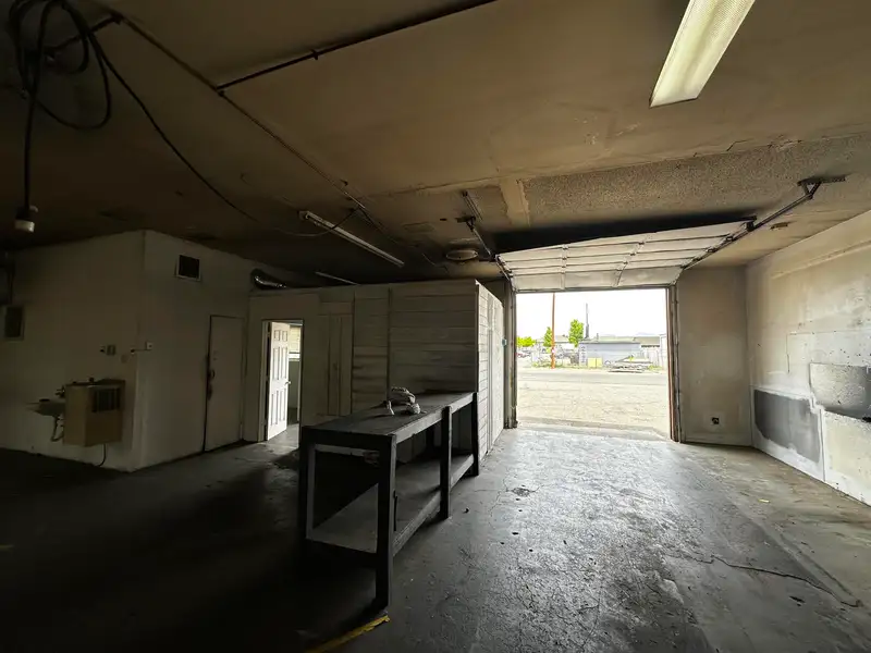 Warehouse and Office Space with Gated Yard in Prime Location