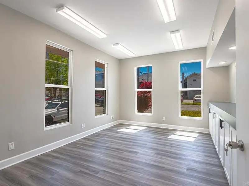 Remodeled Commercial Building Near I-630, Downtown Little Rock – Ideal for Office or Apartment