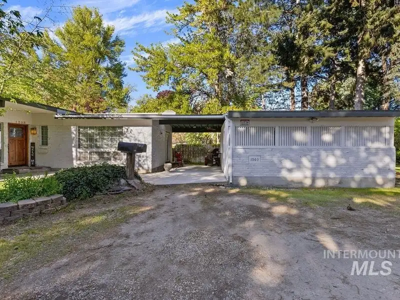 Unique Duplex and Bungalows in Boise Bench on over Half an Acre