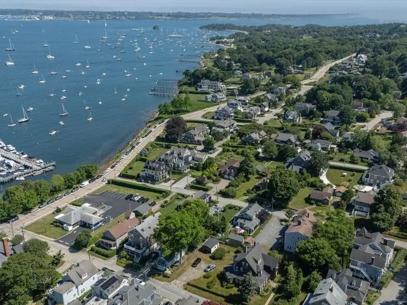 Distinctive Victorian Guest House in Jamestown with 7 Ensuite Bedrooms and Water Views