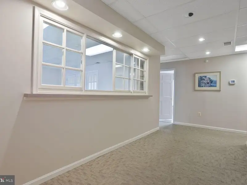 First-floor Commercial Office Suite in Desirable Ellicott City Location