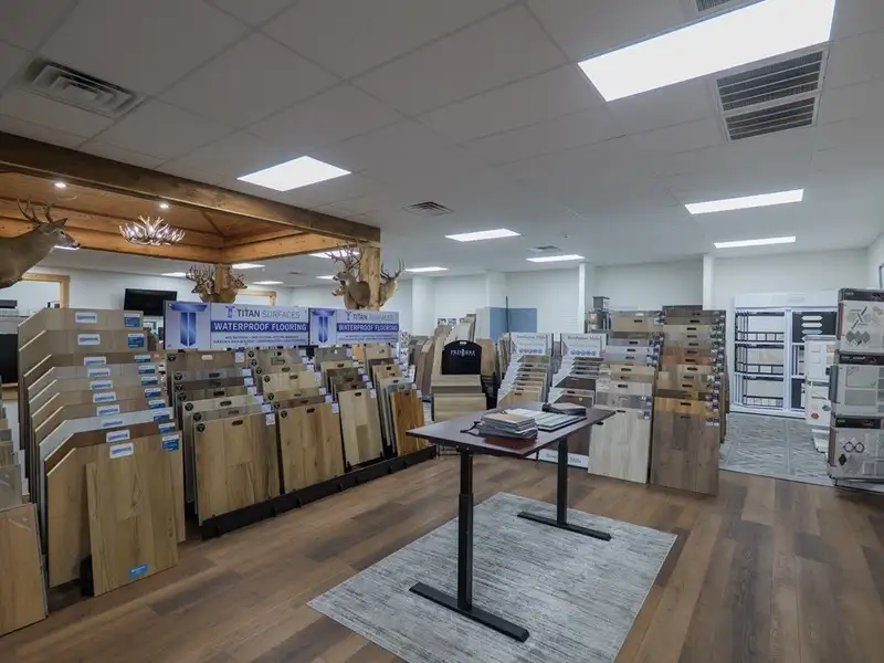 Versatile Commercial Property with Office, Showroom, and Warehouse in Lowndes County