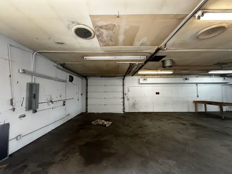 Warehouse and Office Space with Gated Yard in Prime Location