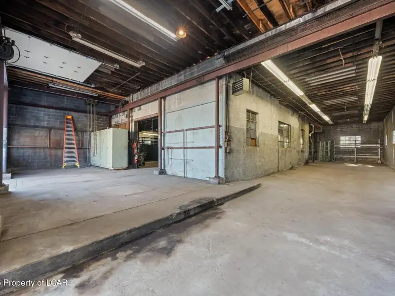 8,000+ Sq Ft Versatile Building in Central Wyoming Near Wyoming Ave