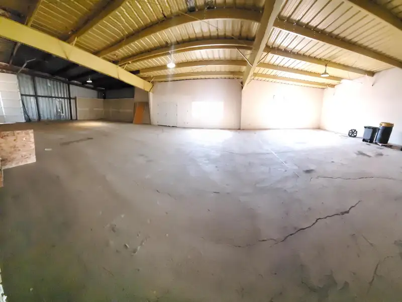 Lease-to-own 6,500 S/f Warehouse in High-traffic Intersection, Western Co