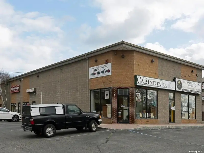 7-unit Multifamily Property with Yard and Prime Corner Location on Major Road