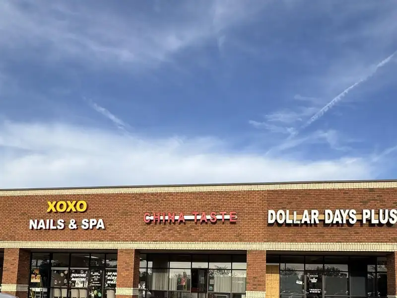 Retail Bay for Restaurant in High-traffic Area - 1400 Sf Available