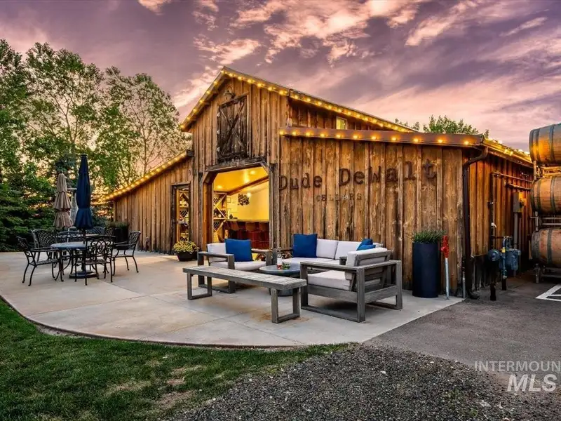 Hilltop Winery and Event Center with Custom Home and 360-degree Views in Eagle, Idaho