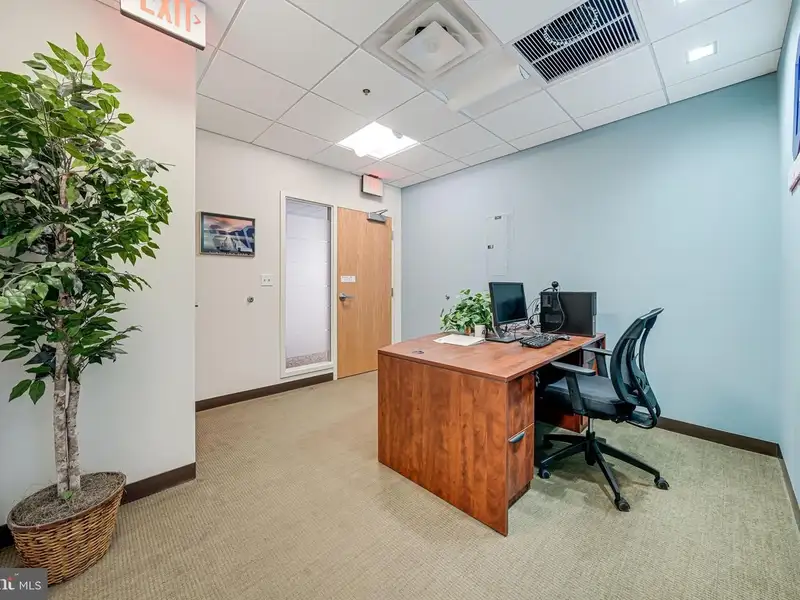 Flexible Office Suite in Prime Falls Church Location - 1,200 Sq Ft, Great Accessibility