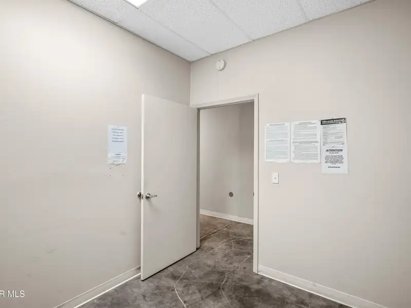 2,750 Sq Ft Office Space for Rent in Established Shopping Center Near Montwood and Yarbrough
