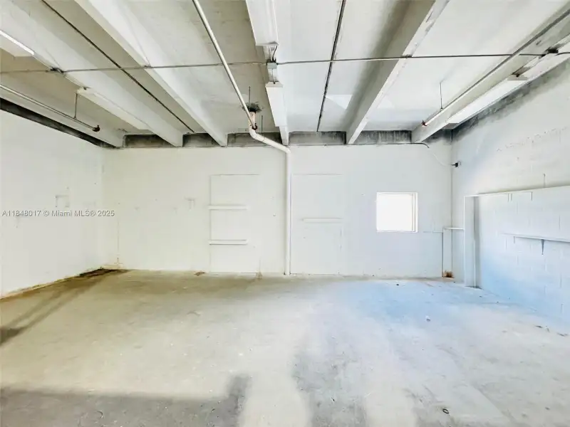 Corner Unit Warehouse with Showroom and Mezzanine in Prime Industrial Location