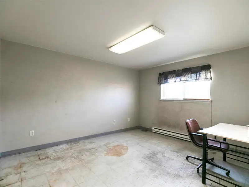 Large 30'x40' Shop with Office and Storage Near N Reserve and Interstate 90