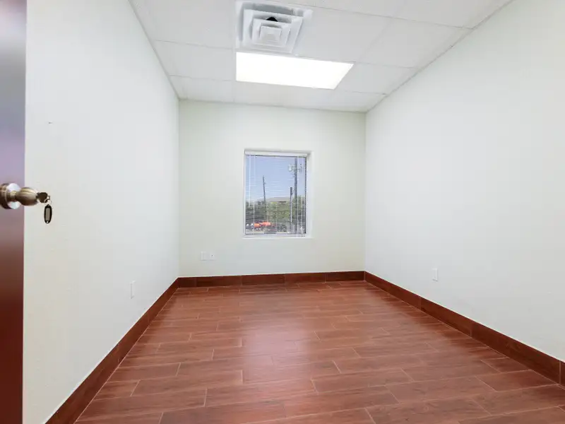 Modern 3-bedroom Home in San Antonio's Tradesman Drive Community